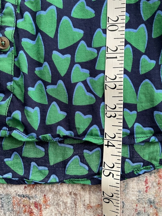 CONVERSATIONS BY ANTHROPOLOGIE - Navy & Green Heart Print Button Front Blouse - Picture 10 of 10